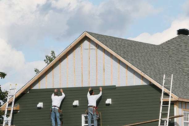 Professional Vinyl Siding technician working in West Simsbury, CT